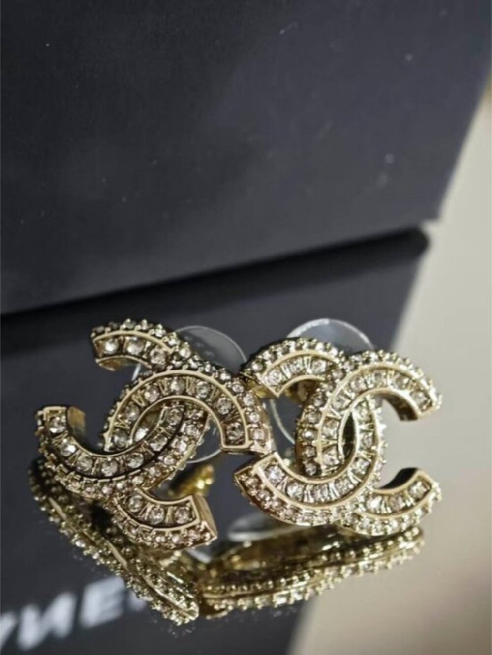 Women's chanel earring